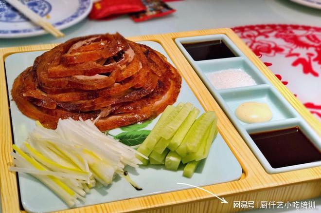 攻略掌握正宗技艺开启餐饮新篇章！k8凯发国际登录烤鸭技术培训全